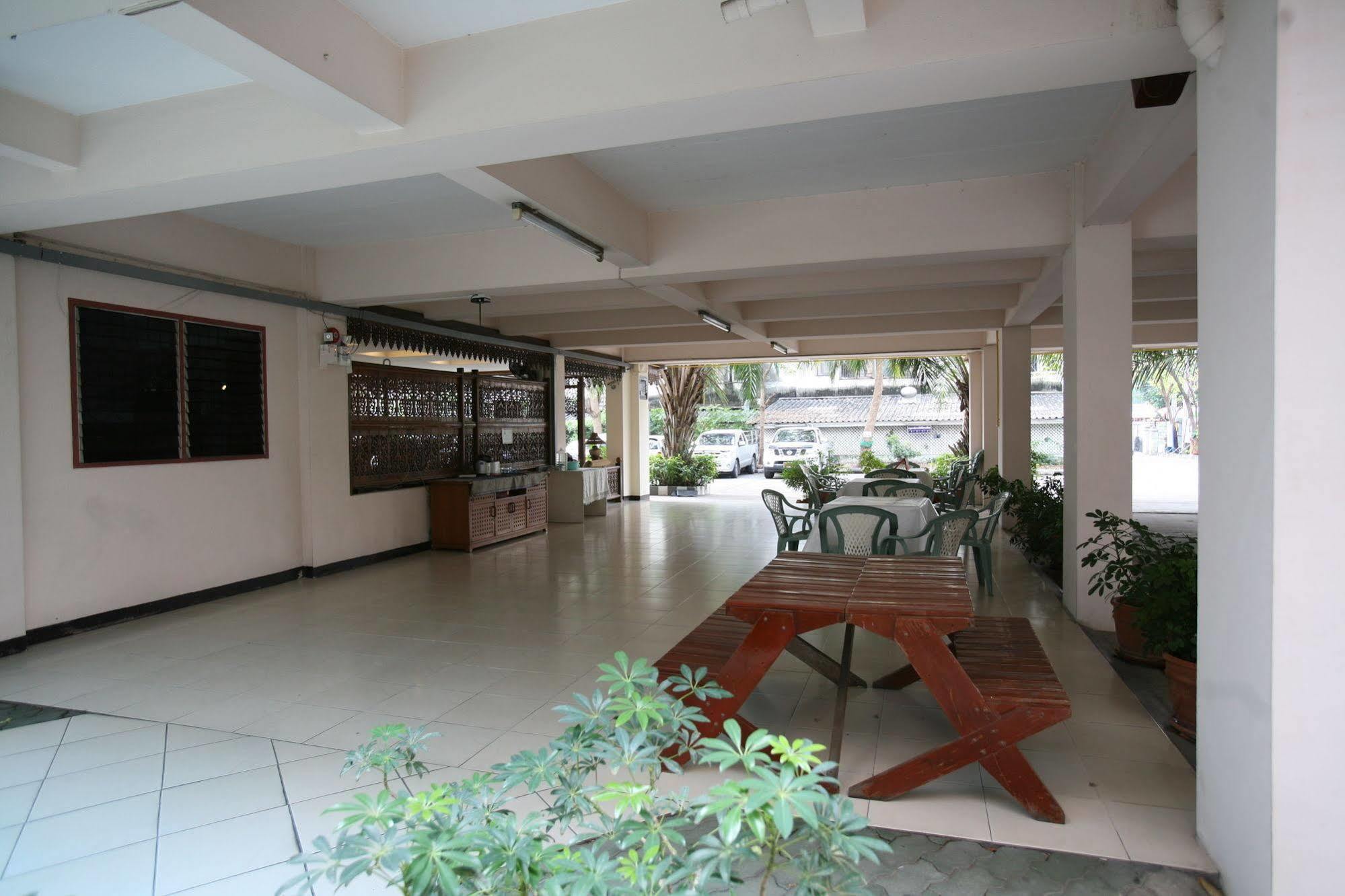 Beerapan Hotel Bangkok Exterior foto