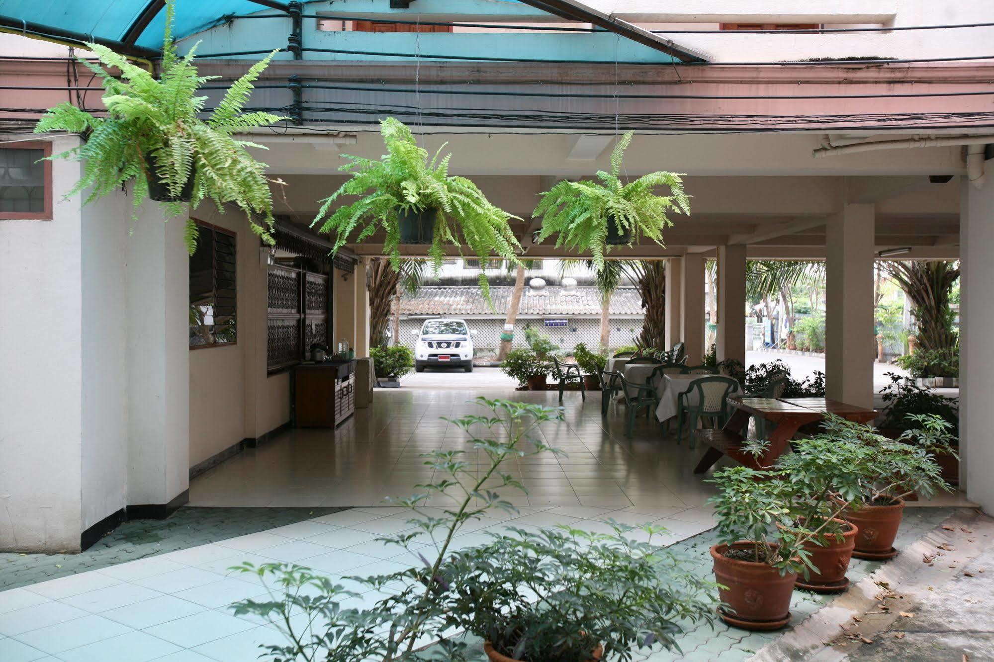 Beerapan Hotel Bangkok Exterior foto